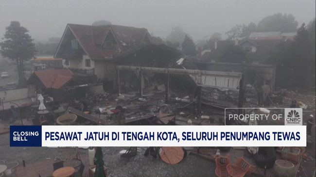 video-pesawat-jatuh-di-tengah-kota-seluruh-penumpang-tewas_c4a5cb2.jpg