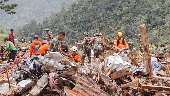 ada-bayi-longsor-pekalongan-tewaskan-21-orang-pencarian-masih-lanjut_d1b7d9d.jpg