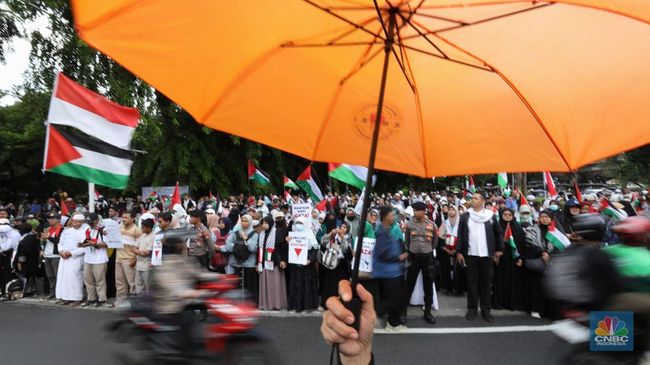 aksi-solidaritas-pro-palestina-kembali-kepung-kedubes-as-di-jakarta_5bba8e6.jpg