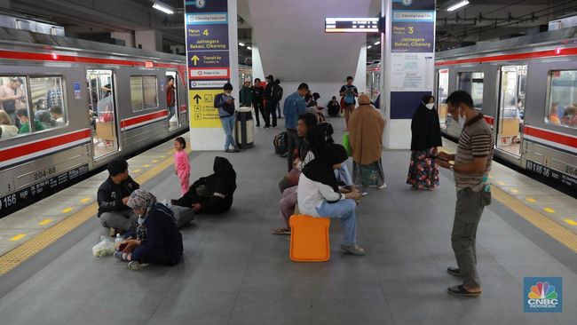 catat-begini-aturan-berbuka-puasa-di-krl-commuter-line_3a8f5fd.jpg