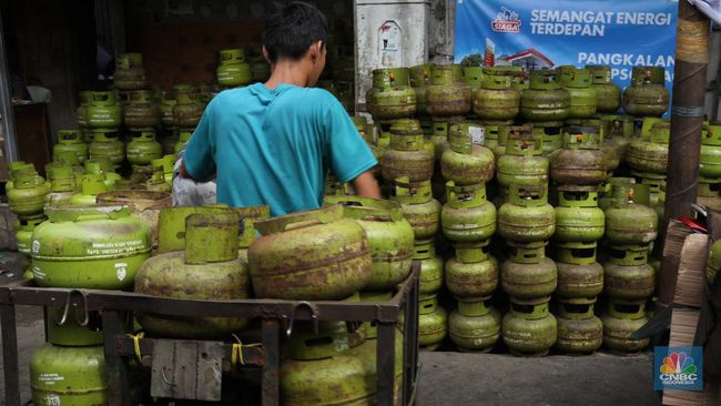 cegah-kelangkaan-pertamina-pasok-9-juta-tabung-lpg-3-kg-masa-imlek_cefd4da.jpg