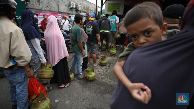 gak-dapat-lpg-3-kg-bahlil-minta-pengecer-jadi-pangkalan-resmi_d636da9.jpg