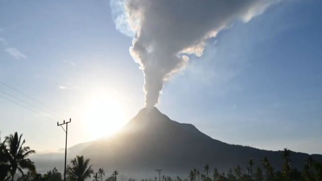 gunung-lewotobi-erupsi-warga-di-6-desa-diminta-untuk-dikosongkan_6e4c0a0.jpg