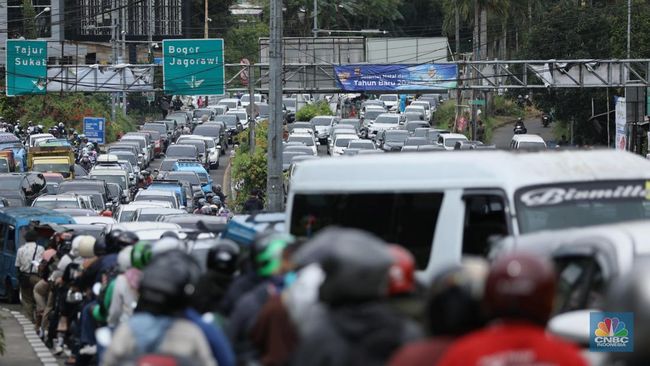 macet-jalur-puncak-polantas-terapkan-one-way-arah-jakarta-siang-ini_a818d42.jpg