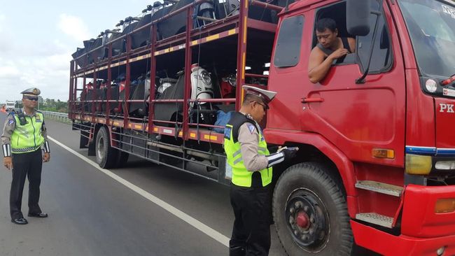 pakar-tunjuk-hidung-2-kementerian-biang-kerok-ri-gagal-atur-truk-odol_773f133.jpg