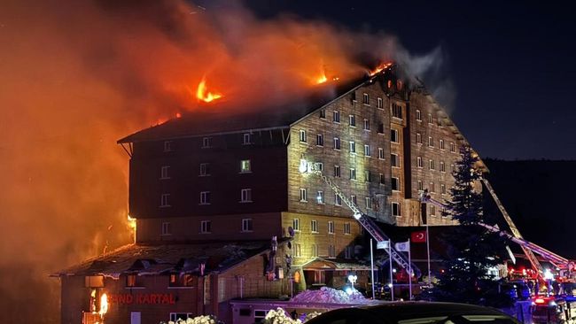 potret-kebakaran-dahsyat-gulung-hotel-76-orang-tewas_1b97ac9.jpg