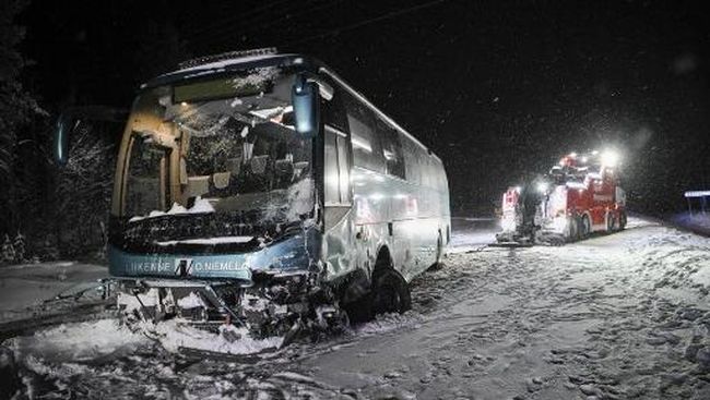 terjadi-kecelakaan-bus-41-orang-langsung-tewas-karena-terbakar_2d048c3.jpg