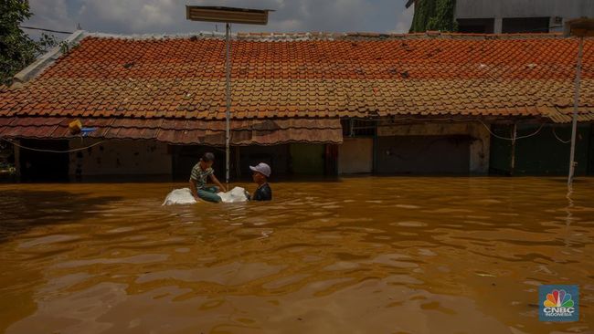 bekasi-lumpuh-direndam-banjir-operator-seluler-langsung-lakukan-ini_0b47235.jpg