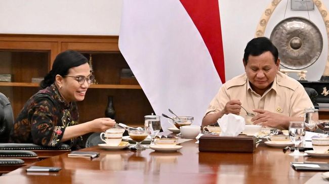 hangat-ini-momen-sri-mulyani-prabowo-buka-puasa-bersama-di-istana_07247b0.jpg