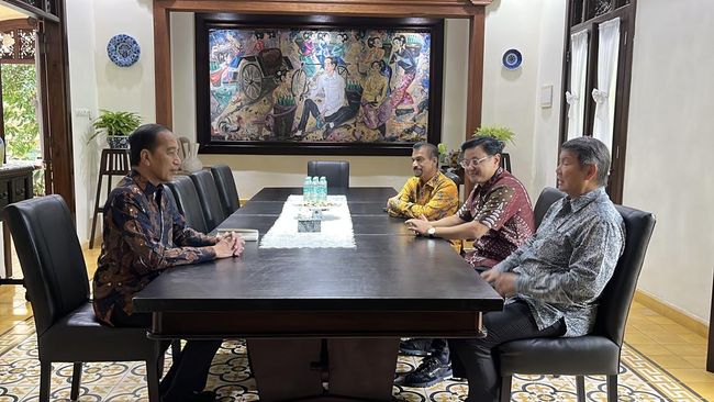 hashim-ngobrol-bareng-jokowi-2-jam-di-solo-ini-yang-dibicarakan_2307987.jpg