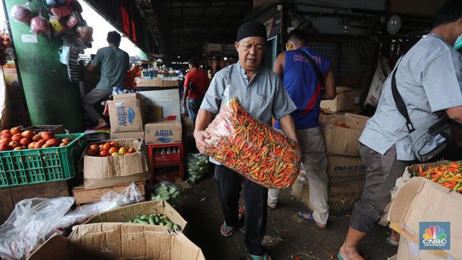 hidup-warga-ri-makin-sulit-beli-bahan-pokok-terpaksa-makan-tabungan_fbda70e.jpg