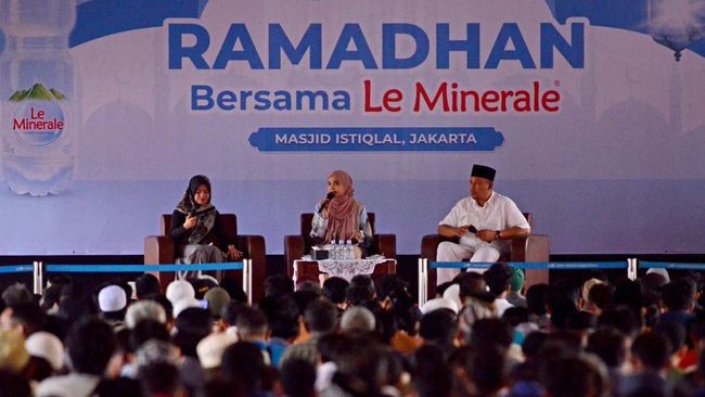 jamaah-masjid-istiqlal-rasakan-berkah-ramadan-bersama-le-minerale_2f26505.jpg