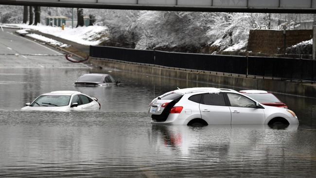 mobil-terendam-banjir-apa-perbaikannya-bisa-dicover-asuransi_0ace0bf.jpg