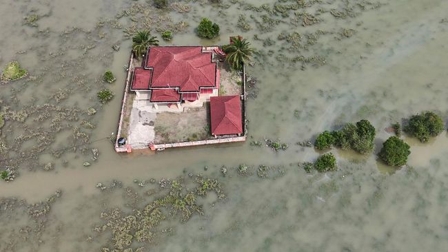 penampakan-udara-tetangga-ri-lumpuh-diterjang-banjir-hujan-lebat_31141b1.jpg