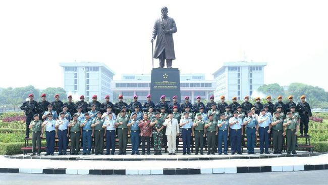 prajurit-tni-putuskan-pensiun-lalu-jadi-tukang-ayam-jual-kaus-singlet_3cf2b91.jpg