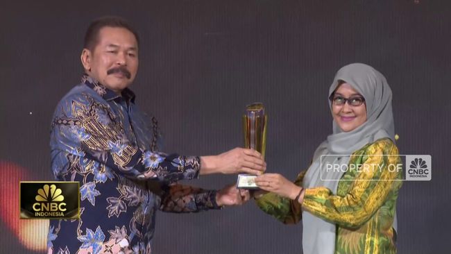 video-bakti-kominfo-dinobatkan-sebagai-best-transition-leader_fcbc46e.jpg